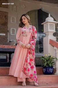 Kurti-Pantalón-Anarkali de Alta Calidad en Mal Chanderi con Bordado Multihilo y Trabajo Manual en el Yoke y las Mangas, Estampado, con Dupatta, Moda Femenina - Product Image 2
