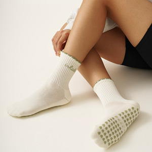 Chaussettes de yoga antidérapantes respirantes avec logo personnalisé, chaussettes de pilates à hauteur mi-mollet - Product Image 3
