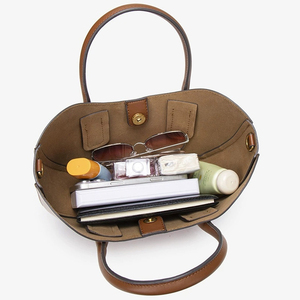 Bolso de Hombro Minimalista de Cuero Genuino, Abierto, con Dos Asas, Forma de Media Luna, Color Marrón Bronceado, para Uso Diario en Todas las Estaciones - Product Image 5