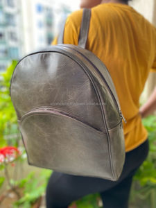 Sac à dos en cuir véritable unisexe, accessoire élégant fait à la main, sacoche 2 en 1, nouvelle collection - Product Image 5