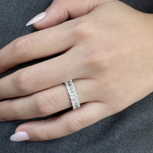 Anillo de Eternidad de Lujo con Diamante Cultivado en Laboratorio con Corte Esmeralda Chapado en Oro de 14K, Anillo de Bodas para Mujer - Product Image 3