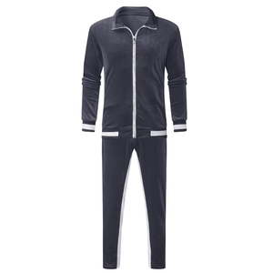 Survêtement pour homme, élégant, tendance, confortable, parfait pour la salle de sport, les activités de plein air et les tenues décontractées quotidiennes, disponible à la vente - Product Image 1