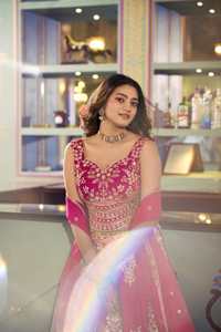 Lehenga de diseñador para fiestas y bodas, con bordado de lentejuelas e hilos, blusa sin coser y dupatta con adornos. - Product Image 5