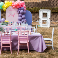 Chaises Chivari empilables en résine plastique rose miniatures et durables pour enfants