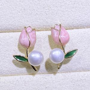 Boucles d'oreilles en forme de tulipe en perles d'eau douce de Zhuji, élégantes et douces, design inspiré d'INS - Product Image 3