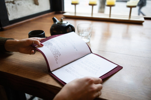 Porte-menu élégant et luxueux en cuir véritable, anti-odeur, pour restaurant, café, hôtel, design rechargeable, LMC-0077 - Product Image 2