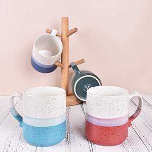 Tazas de café de cerámica artesanales de gres acanalado con acabado de esmalte brillante para bebidas calientes, té y cacao en India a precio económico. - Product Image 1