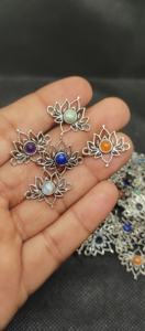 Connecteur pendentif trèfle en laiton plaqué argent avec breloque en pierres précieuses mélangées et cristaux pour la fabrication de bijoux DIY - Product Image 3