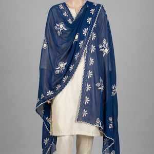 Pañuelo de poliéster voile transpirable con bordado floral de diamantes de imitación en colores mezclados, chal islámico de moda de verano con flores grandes, económico. - Product Image 1