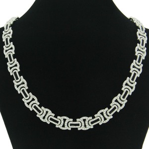 Collier chaîne cubaine en moissanite diamantée fait main, best-seller, idéal pour les cadeaux d'anniversaire, de naissance et de fêtes, disponible à la vente - Product Image 2