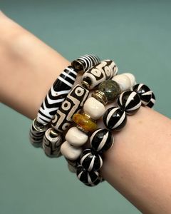 กำไลข้อมือเรซิ่นทำมือระดับพรีเมียม สร้อยข้อมืออะคริลิกรูปทรงกลม เครื่องประดับข้อมือสุดหรูสำหรับผู้หญิง ของขวัญสุดพิเศษ - Product Image 1