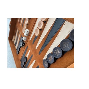 Ensemble de backgammon en cuir de qualité supérieure personnalisé, portable, jeu de voyage, ensemble de backgammon en daim enroulable avec dés en bois - Product Image 1