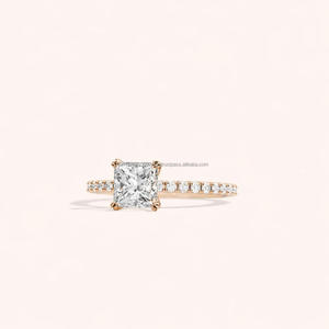Anillo de Compromiso Solitario con Diamante Moissanite de Corte Radiante en Oro Amarillo de 14K con Banda Pavé, Anillo de Promesa, Aniversario de Bodas para Mujer - Product Image 1