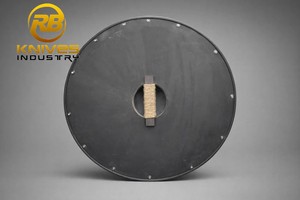 Escudo Redondo Vikingo de Madera Hecho a Mano con Base Metálica para Cosplay de Guerrero Nórdico Medieval, LARP y Batalla - Product Image 6