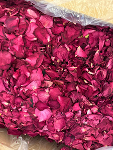 กลีบกุหลาบแห้งนุ่ม พรีเมียม สีแดงธรรมชาติ สำหรับชา ของหวาน ตกแต่ง ผลิตภัณฑ์สมุนไพร และงานฝีมือ เวียดนาม ขายส่ง - Product Image 3