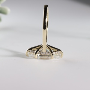 Anillo de compromiso de lujo de oro amarillo con diamante de laboratorio talla marquesa, halo oculto redondo bajo la galería, joyería de boda solitaria - Product Image 3