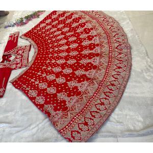 Vestidos de Novia de Diseñador - Hermoso Lehenga Choli con Bordado de Hilo - Product Image 5