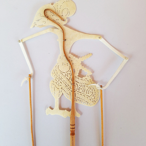 Marioneta de Sombra Wayang Kulit de Cuero Indonesio Hecha a Mano, Puntadewa Yudhistira, Decoración de Pared Cultural Tradicional, Artesanía Decorativa - Product Image 3