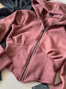 OEM Custom Women <b>Cropped</b> <b>Zip</b> <b>Up</b> Hoodie Full <b>Zip</b> Fleece Hooded Sweatshirt Short Length Casual Streetwear with kangroo Pockets - Product Image 5