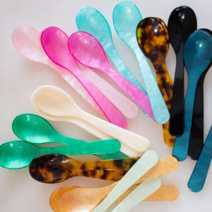 Cuchara de resina para uso en la cocina con calidad duradera. Cuchara de resina hecha a mano adecuada para la cocina diaria. Cuchara de resina para servir ensalada. - Product Image 1