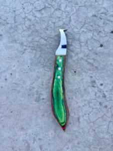 Couteau à boucle avec manche vert en acier J2, outil professionnel pour le soin des sabots des chevaux - Product Image 6