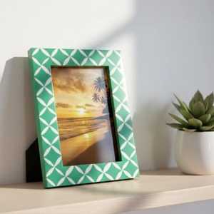 Cadre décoratif élégant en MDF avec incrustation d'os, finition artisanale artistique en résine et nacre - Product Image 1