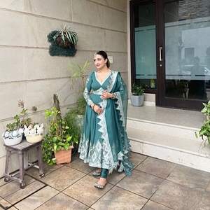 VESTIDO DE TRABAJO DE SECUENCIA DE BORDADO DE GEORGETTE A LA MODA CON DUPATTA SEA GREEN - Product Image 1