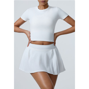 Conjunto de tenis de media manga para mujer, cómoda ropa de gimnasio ajustada de verano con patrón sólido, camisa de falda de 2 piezas con hombros caídos para invierno - Product Image 1