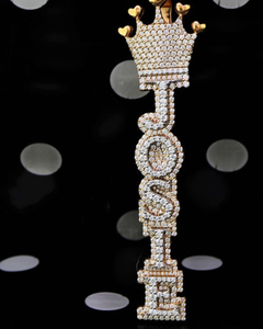 Pendentif personnalisé vertical Hip Hop en argent 925 plaqué or, luxe, serti de moissanite VVS, avec initiale en forme de couronne pour homme, bijoux Hip Hop - Product Image 1