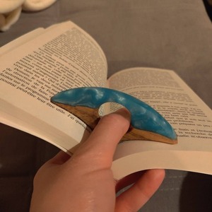 Premium Wooden Resin Thumb <b>Bookmark</b> Page Holder Manufacturer - Product Image 2