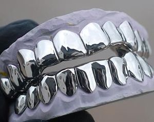 Grillz de Hip Hop Premium Hechos a Mano, Plata 925, Diamantes Moissanite VVS, Cubiertas Dentales de Lujo Personalizadas, Juego Superior e Inferior, de Proveedor Indio - Product Image 3
