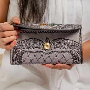 Nueva Cartera Corta de Cuero Genuino con Diseño Floral Bohemio y Occidental, Hecha a Mano, con Cierre de Cremallera y Botón Antirrobo, y Múltiples Ranuras para Tarjetas - Product Image 2