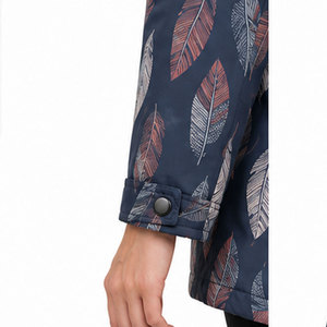 Chaqueta Larga de Lujo para Mujer con Exterior Impermeable, Interior de Forro Polar Suave, Capucha Ajustable y Estilo Urbano Moderno - Product Image 4