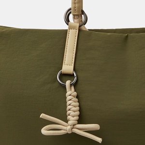 Sac fourre-tout en nylon pour femme, vert olive, léger, sac à bandoulière de voyage, sac de shopping, fabrication artisanale - Product Image 6