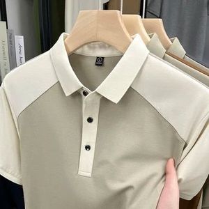 เสื้อโปโลแขนสั้นสีเบจสำหรับผู้ชาย ผ้าถักสีพื้น สวมใส่สบาย ระบายอากาศได้ดี - Product Image 2