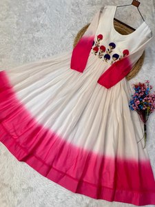 Elegante Vestido Anarkali de Organza Bordado con Estampado Floral, Corte en A, Largo hasta el Suelo, Manga Larga, Cintura Imperio, para Fiestas - Product Image 2