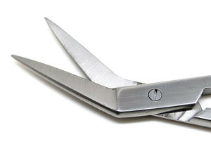 คู่มือที่ได้รับการรับรอง คีมผ่าตัดทางทันตกรรมสแตนเลสสตีล ขนาด 7 นิ้ว ปลายโค้งมน ปลายแหลมคม ด้ามจับแบบวงแหวน - Product Image 4