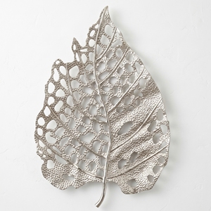 Plateau décoratif mural en aluminium moulé à la main, motif feuille d'argent, 93 cm, sculpture métallique creuse pour entrée et salon - Product Image 1