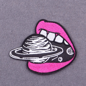 Patch tissé personnalisé |   Étiquette de marque en fil d'or métallique pour vêtements en édition spéciale |   Prix d'exportation en gros - Product Image 4