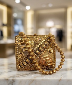 Sac à main F S INTERNATIONAL fait main, plaqué or, avec fermoir Kundan, orné de perles et de pierres en relief, avec chaîne dorée, idéal pour les mariages et les événements en extérieur - Product Image 2