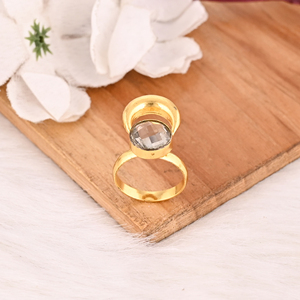 Bague ajustable élégante en laiton plaqué or avec améthyste verte hydro-givrée, faite à la main pour femme - Product Image 2