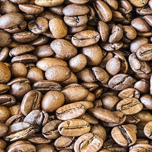 Grains de café offrant un goût corsé, un arôme riche et une texture onctueuse pour les cafés, les restaurants, les salons de thé et la consommation quotidienne - Product Image 1