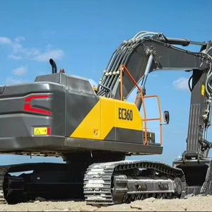 รถขุดตีนตะขาบขนาดกะทัดรัด 3000 กก. มือสอง พร้อมห้องโดยสารกระจกแบบปิด และใบมีดหน้าสำหรับงานขุดดินที่ต้องการความแม่นยำ - Product Image 1