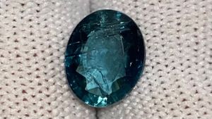 อินดิโคไลต์บลูทัวร์มาลีนทรงรี น้ำหนัก 4.15 กะรัต ธรรมชาติ – ไม่ผ่านการปรับแต่ง สะอาดตา ความเงางามสูง ได้รับการรับรองเป็นอัญมณี - Product Image 2