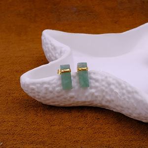 Pendientes de Barra Rectangular de Cuarzo Verde Natural con Baño de Oro, Hechos a Mano, Estilo Minimalista, Geométricos, con Piedras Preciosas - Product Image 1