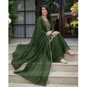 Traje Anarkali Verde Bordado para Mujer con Dupatta de Red, Ropa para Actuaciones en Escenario - Product Image 3