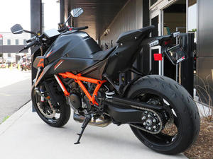 Producto TOP NUEVO 2025 KT M 1390 SUPER DUKE R EVO - Product Image 5