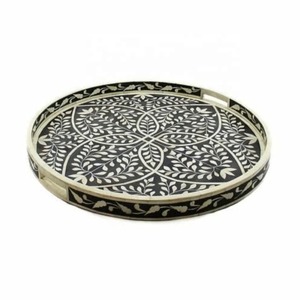 Plateau de service rectangulaire en bois Treo avec motif floral gravé, design bohème fait main, plats et assiettes, plateau de service en bois - Product Image 5