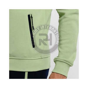 Conjunto Deportivo de Poliéster y Algodón, Tejido Suave y Transpirable, Ajuste Cómodo, Diseñado para Entrenamiento Deportivo y Uso Casual - Product Image 5