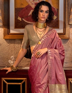 Sari en soie Tussar rose pour femme KV, avec un design à franges tissées, conçu par des designers, avec un chemisier non cousu - Product Image 4